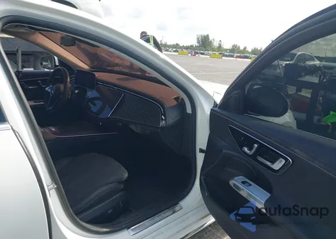 2025 Mercedes-Benz E 350 z USA, uszkodzony, nr VIN W1KLF4HBXSA090480